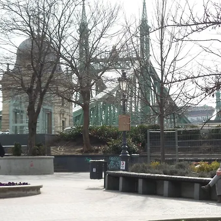 Pearl At St Stephen' S Basilica *
