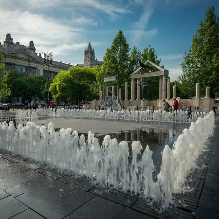 Pearl At St Stephen' S Basilica * 布达佩斯